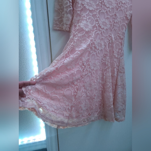 Light pink Lace Dress - Picture 3 of 6